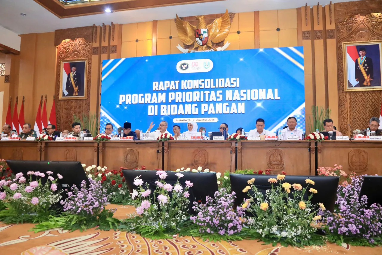 Gubernur Khofifah Instruksikan Kepala Daerah di Jatim Intensif Pantau Distribusi Beras Medium