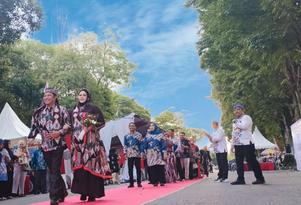 Lewat Festival, Pemkab Bondowoso Komitmen Perluas Jejaring Pemasaran Batik