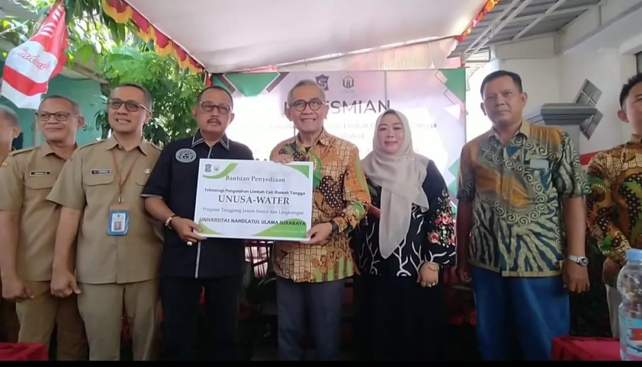 Support Kampung Hidroponik, Warga Kendangsari Antusias Dapat Alat Penjernih Air Selokan
