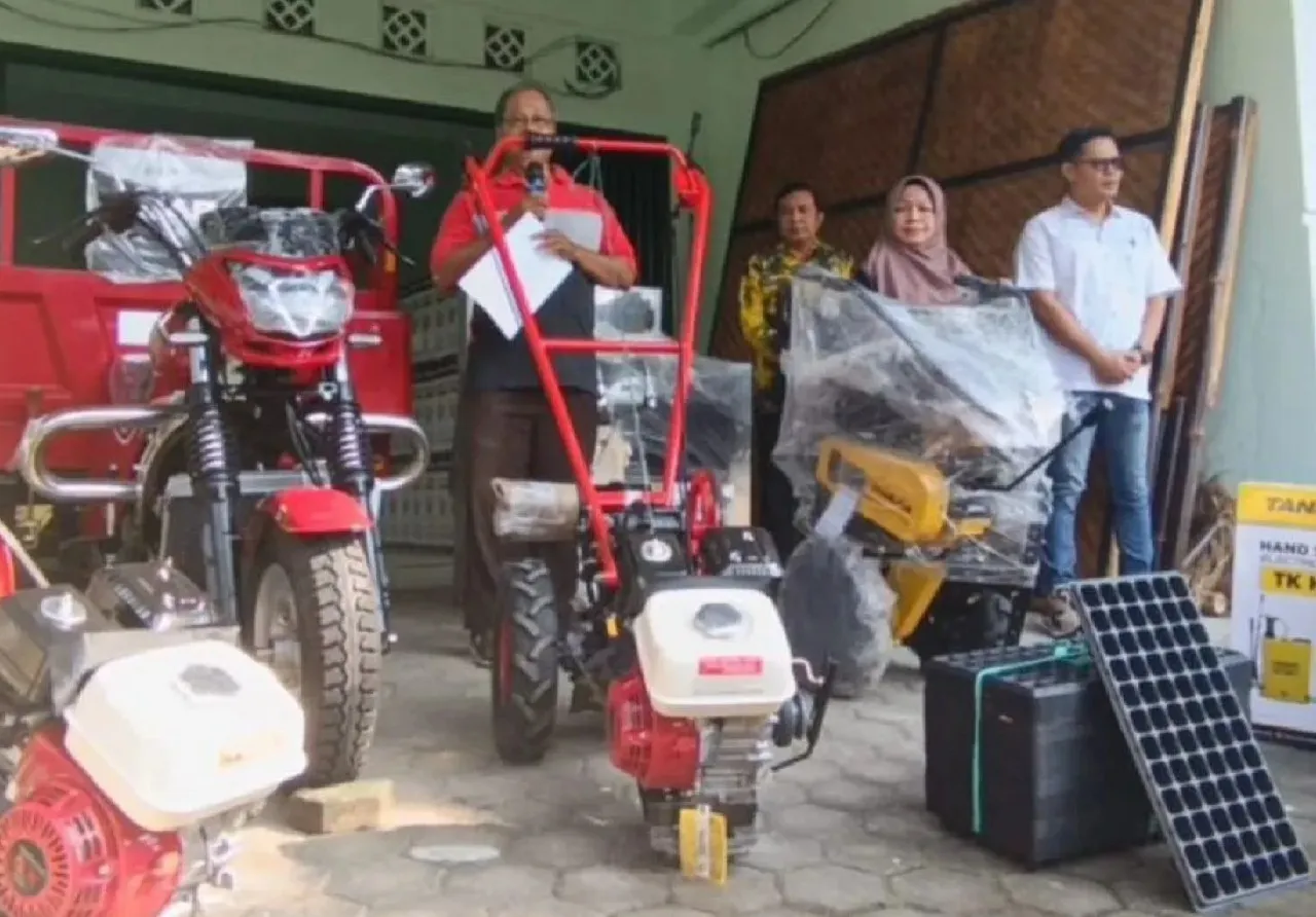 Dongkrak Produksi Tembakau, Pemkab Magetan Salurkan Bantuan Alsintan