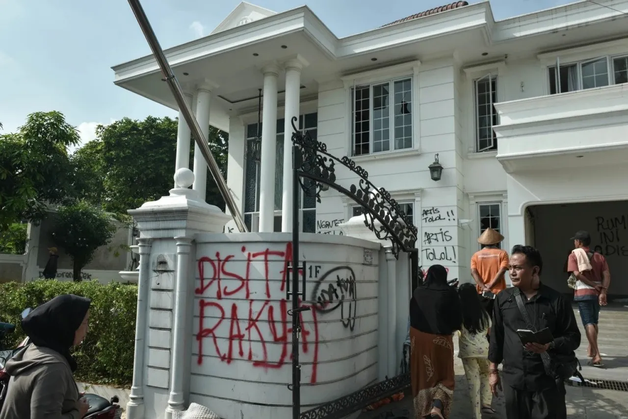 Rumah Sahroni, Eko Patrio dan Uya Kuya, Usai Dijarah, Dijaga TNI