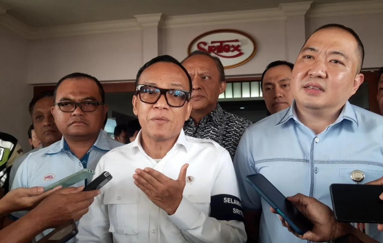 Wamenaker Ditangkap, Istana Teriak