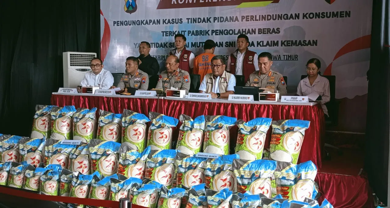 Polda Jatim Ungkap Praktik Oplosan Beras Premium Palsu di Sidoarjo