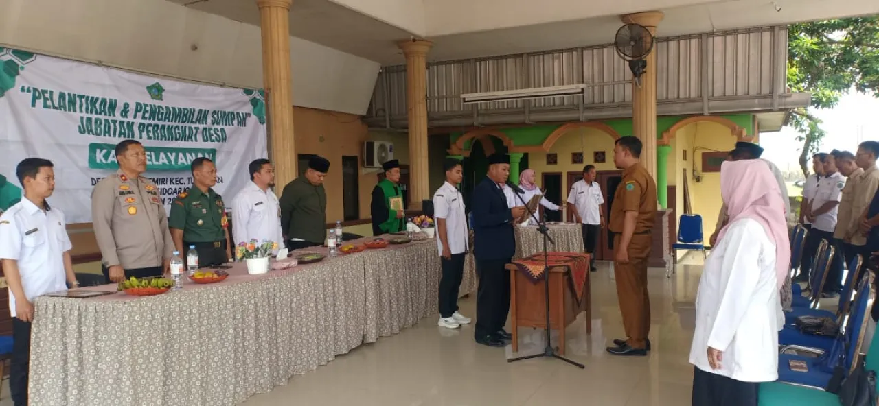 Kades Zaenal Muslimin Resmi Melantik Kasi Pelayanan Desa Kepuhkemiri Tulangan