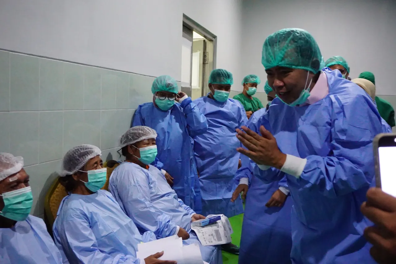 Gus Fawait Gelar Pro Gus'e Peduli Kesehatan di Kalisat, Fasilitasi Ratusan Peserta Operasi Katarak