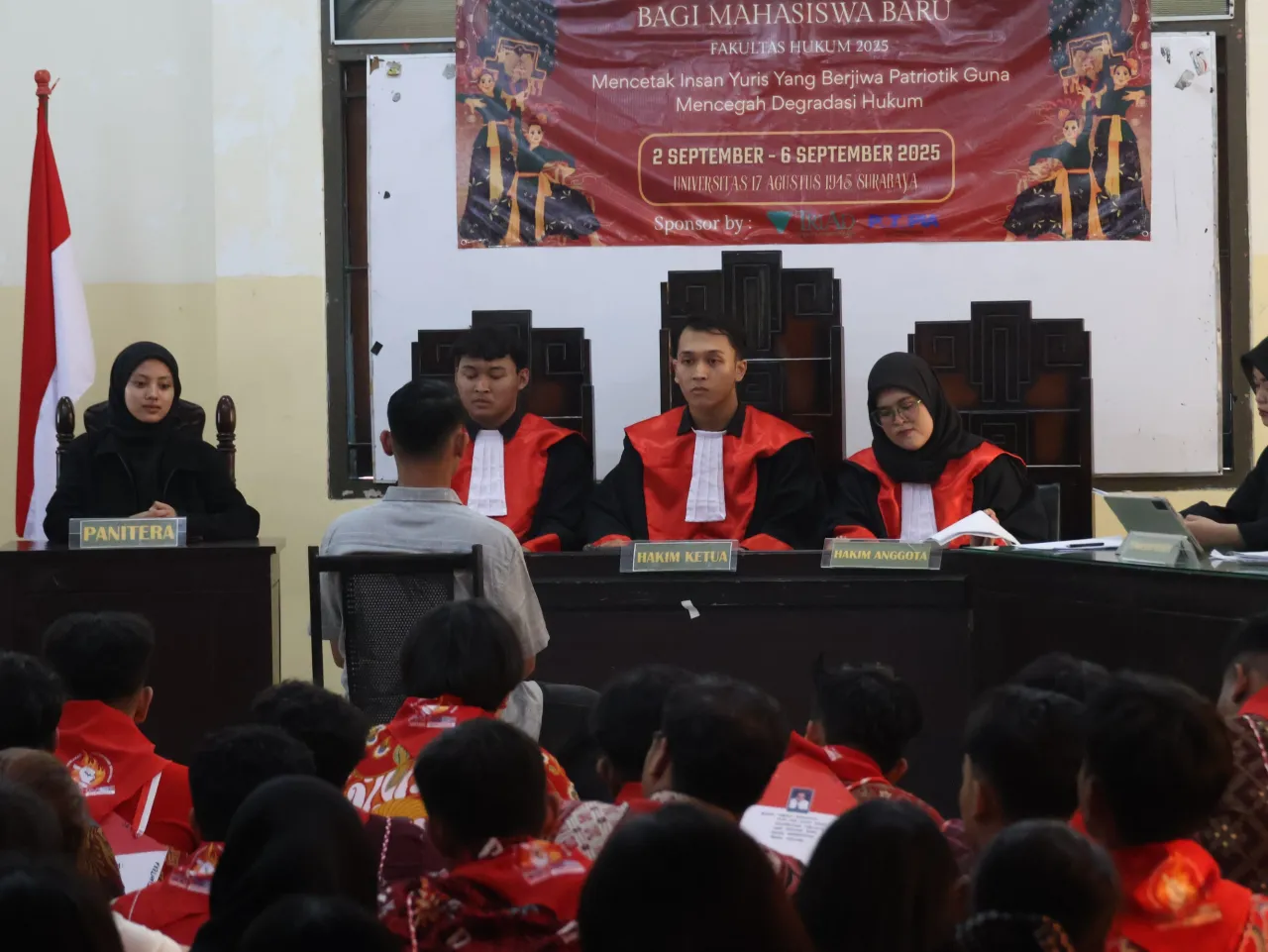 FH Untag Surabaya Tumbuhkan Pola Pikir Kritis Lewat PKKMB 2025