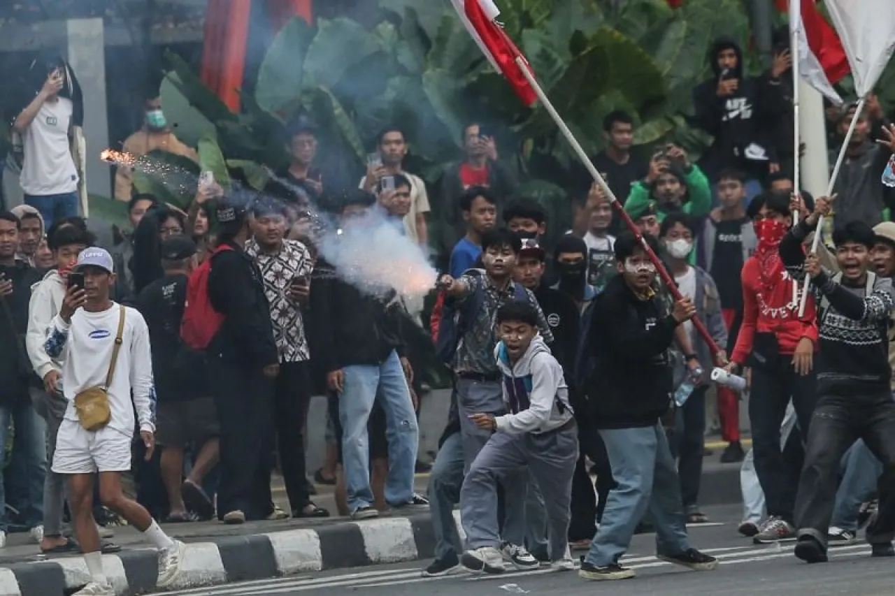 Peran Generasi Alfa, Dalam Aksi Kerusuhan