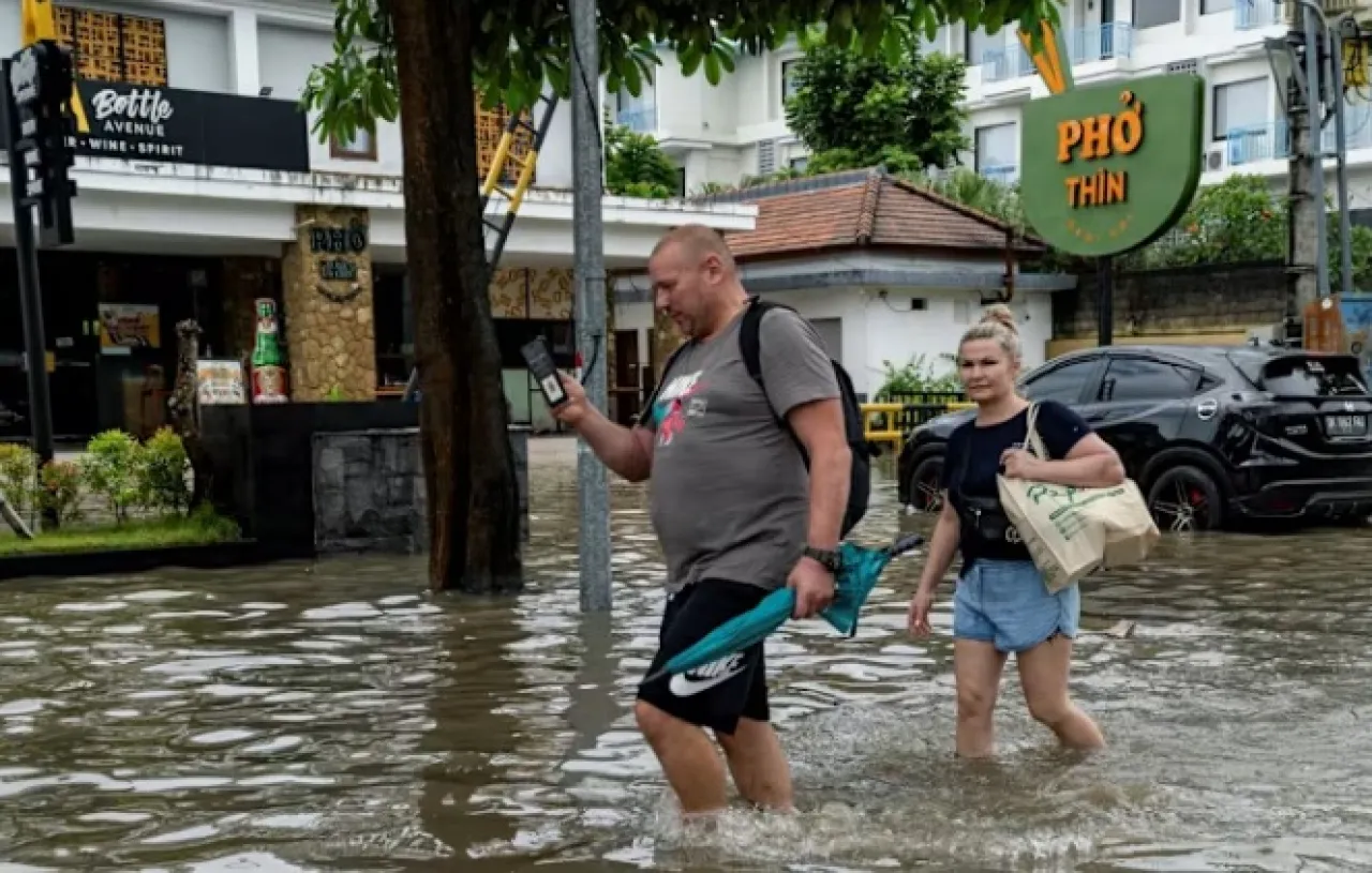 Baca juga : Bali Banjir Besar, Terjebak Investasi Pariwisata