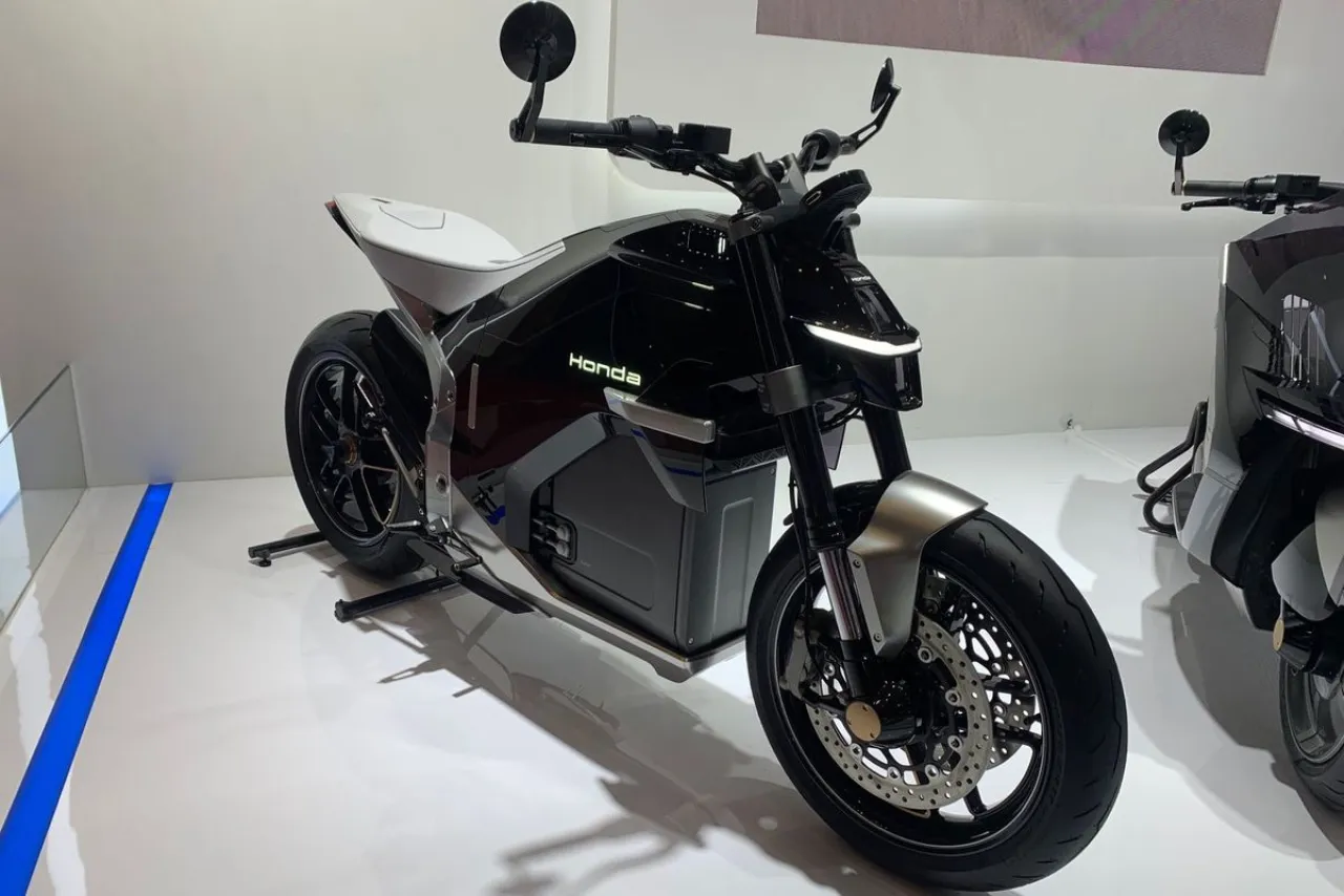 Honda Luncurkan WN7, Motor Listrik Premium Bergaya Naked Streetfighter