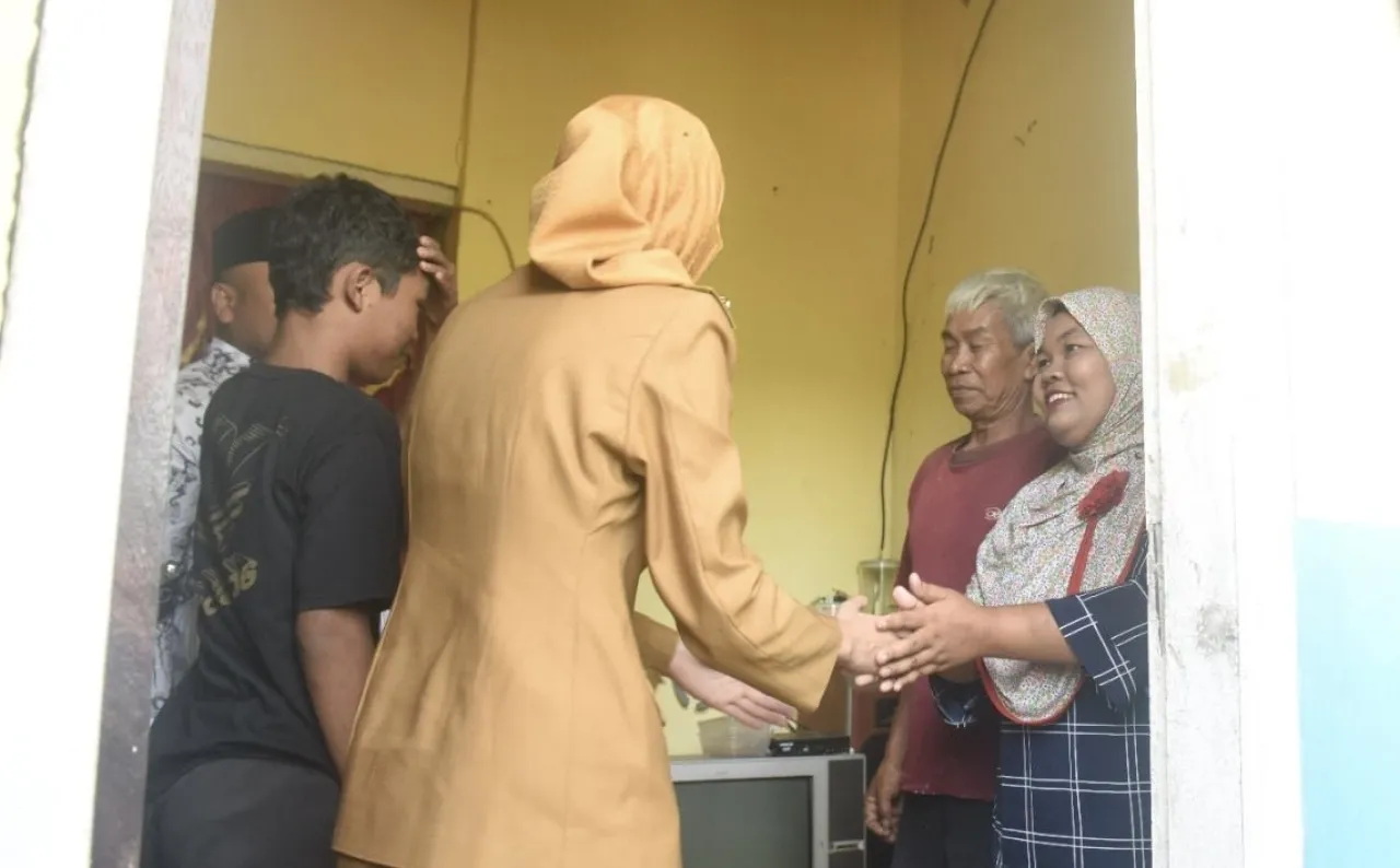Mbak Wali Beri Motivasi Anak Putus Sekolah di Ngampel, Ajak Kembali Sekolah Raih Cita-cita
