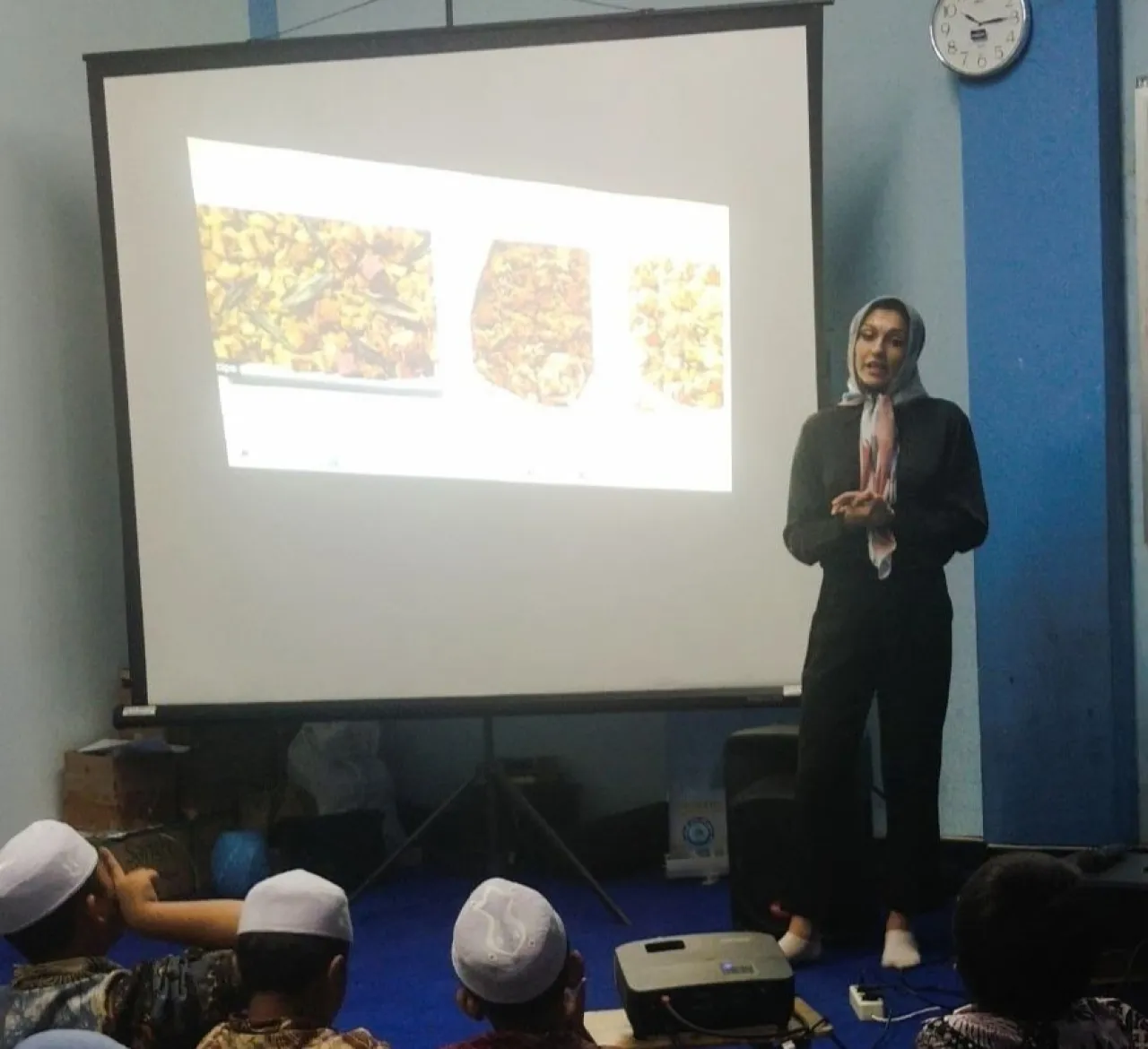 Baca juga : SD Ta'miriyah Surabaya Beri Stimulus Siswa agar Berani Berbahasa Inggris