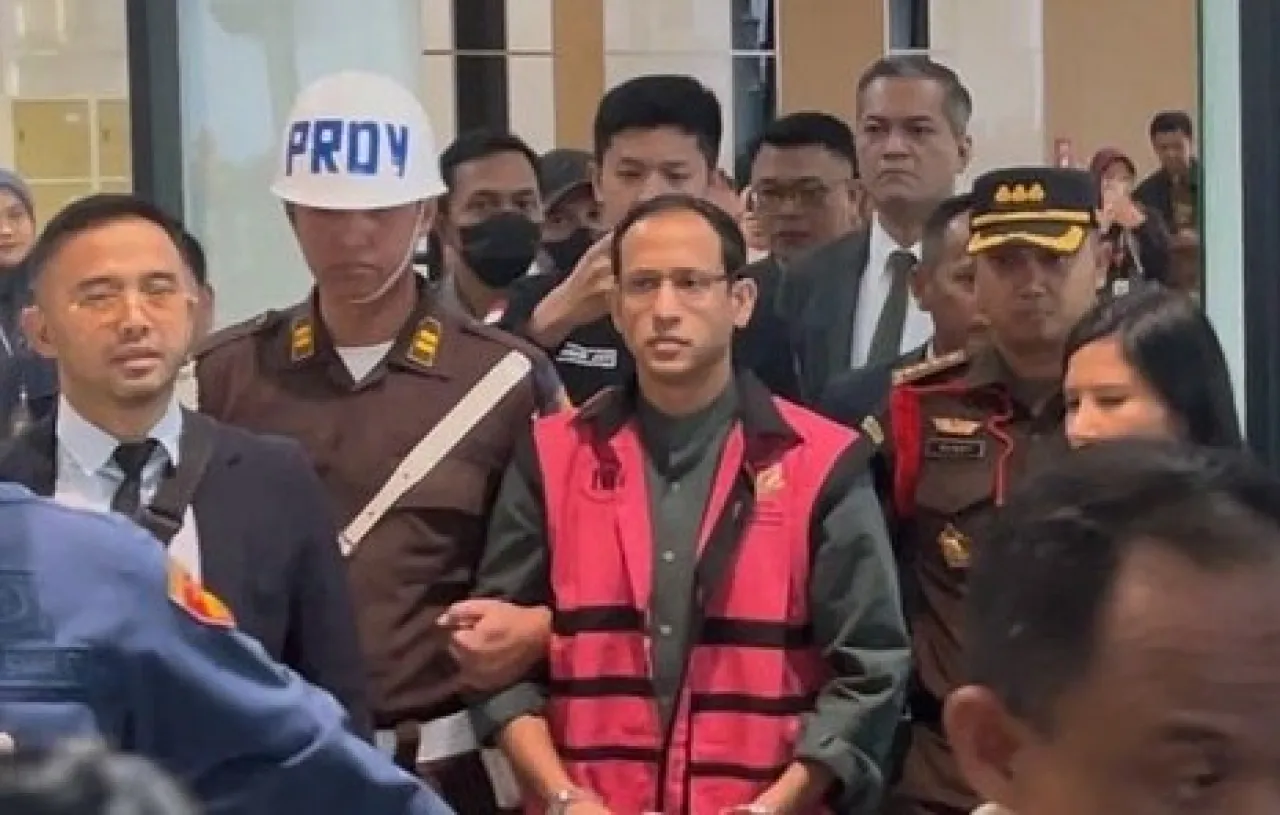 Nadiem Makarim, Tampak Tegang Saat Tangannya Diborgol