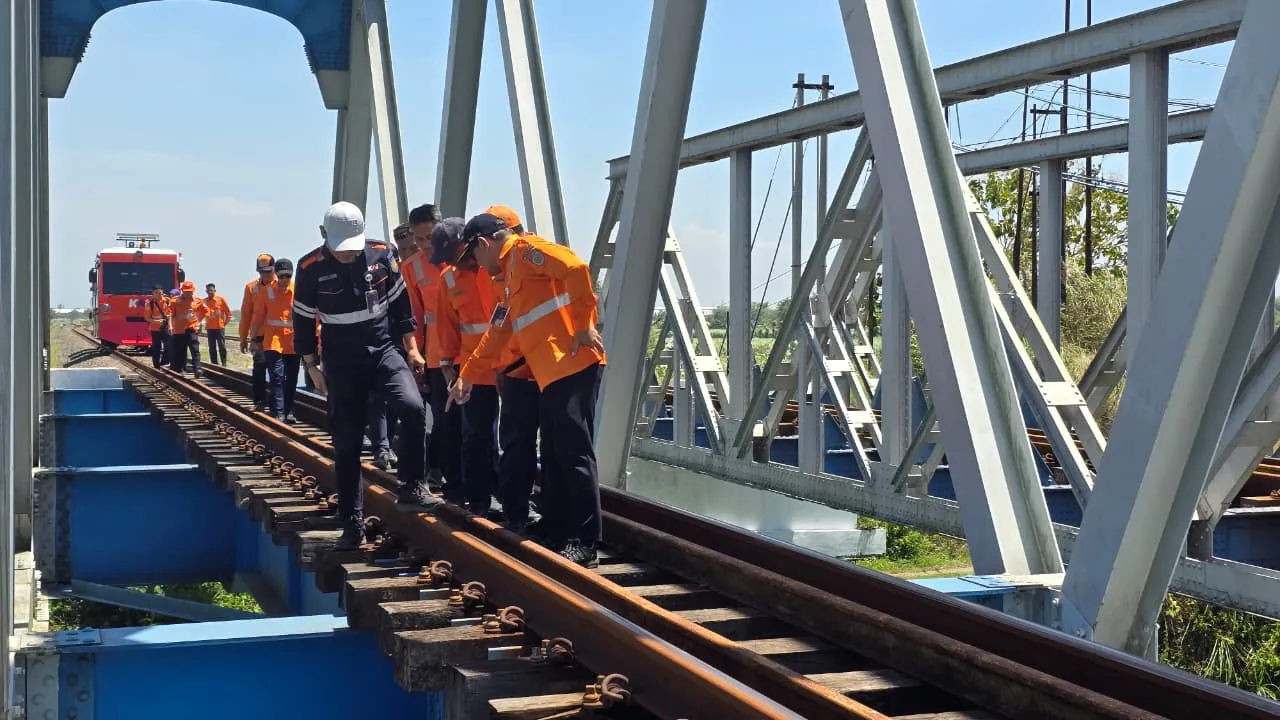 Jajaran Manajemen KAI Daop 7 Madiun Periksa Lintas antara Stasiun Madiun–Jombang