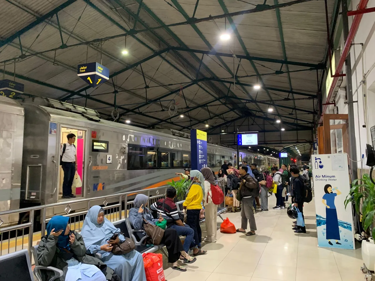 Libur Maulid Nabi, 25 Ribu Penumpang Banjiri Stasiun Madiun
