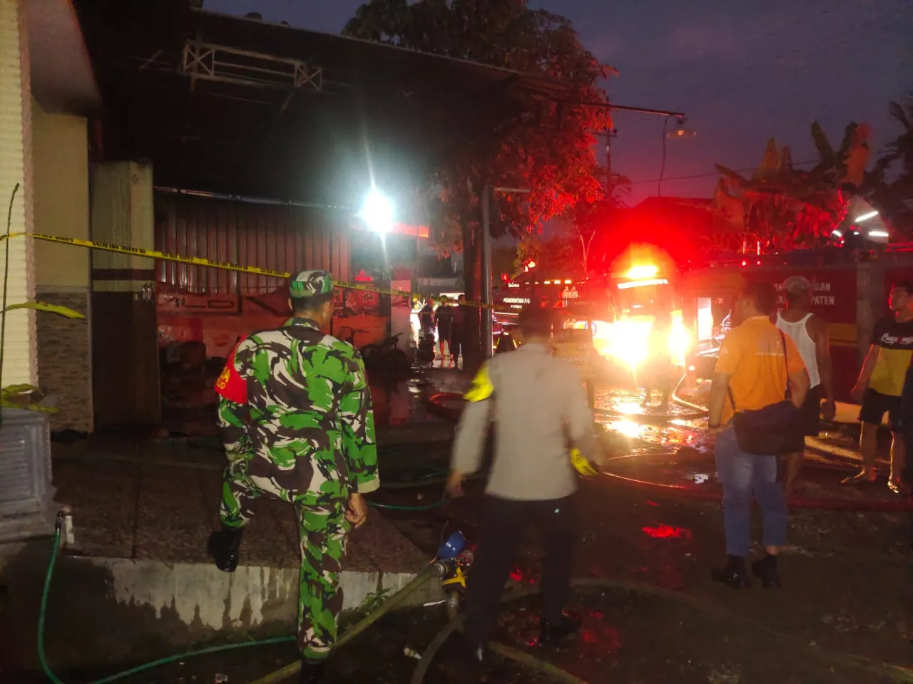 Kios Tambal Ban Meledak, Bengkel dan Rumah Hangus Terbakar