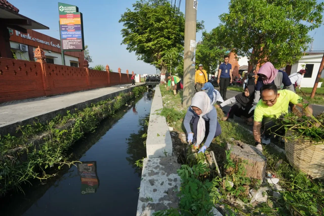 Ribuan Warga Kota Mojokerto Bergerak Serentak di World Clean Up Day 2025