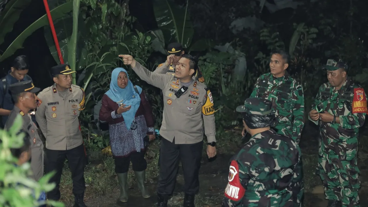 Hujan Lebat Picu Tanah Longsor, Satu Rumah Warga di Desa Tulungrejo Blitar Ambruk