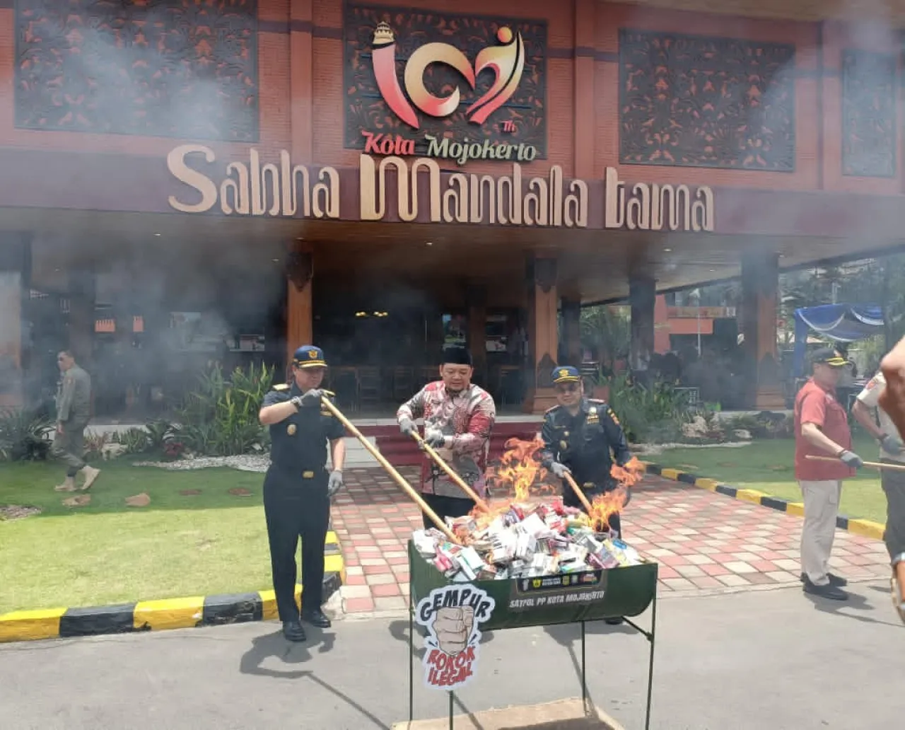 Rugikan Negara Rp 4,8 Miliar, Jutaan Rokok Ilegal Dimusnahkan di Mojokerto