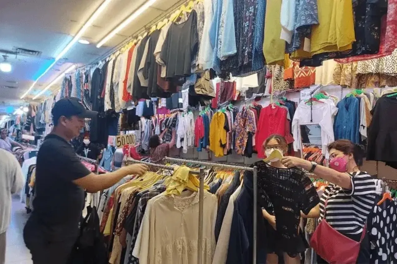 Baju Bekas Merek Harga Murah, Banjiri Indonesia