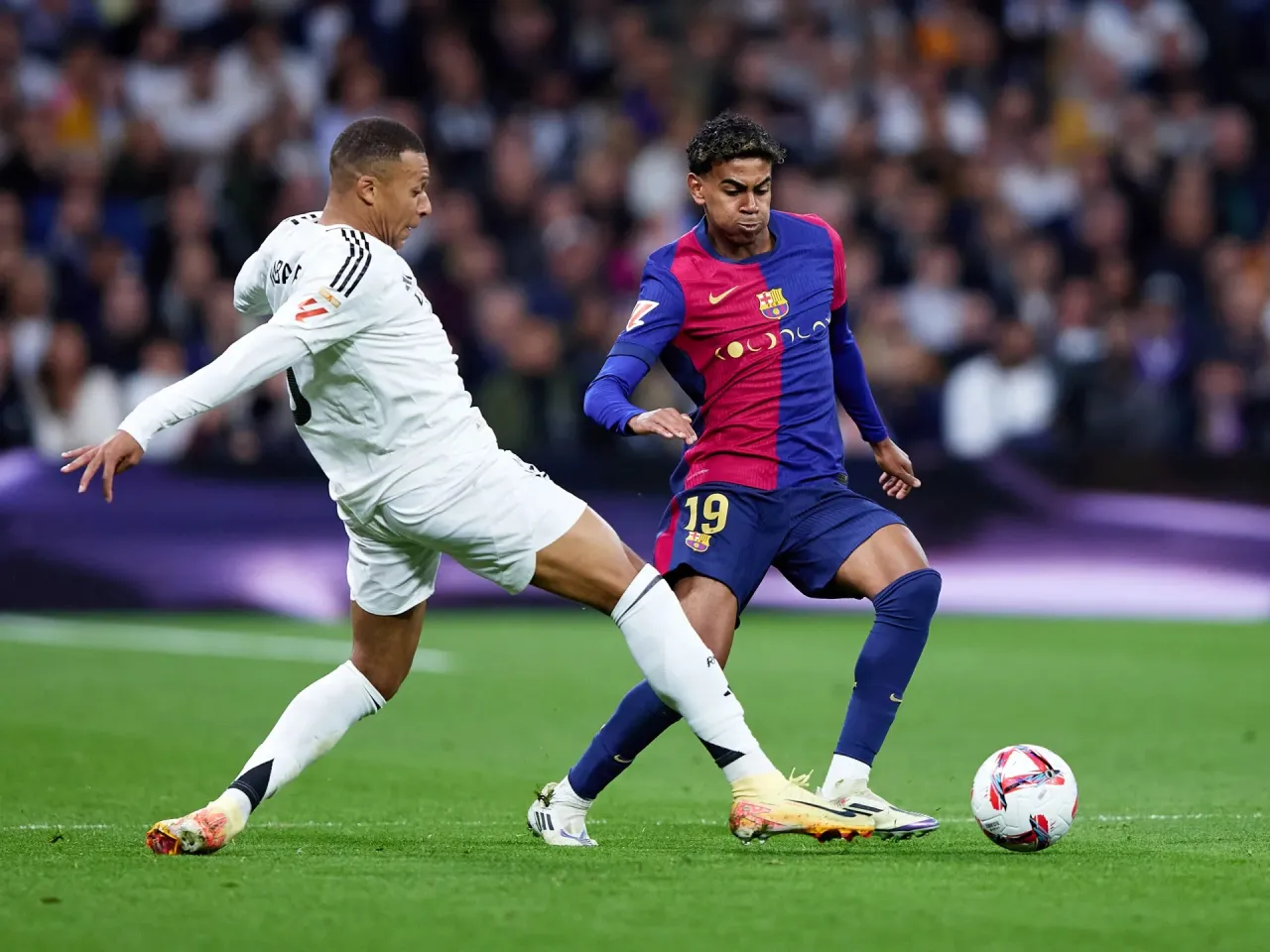 Baca juga : Bursa Taruhan El Clasico Jilid 1 Real Madrid vs Barcelona: Los Blancos Ngevoor 1/2 Bola