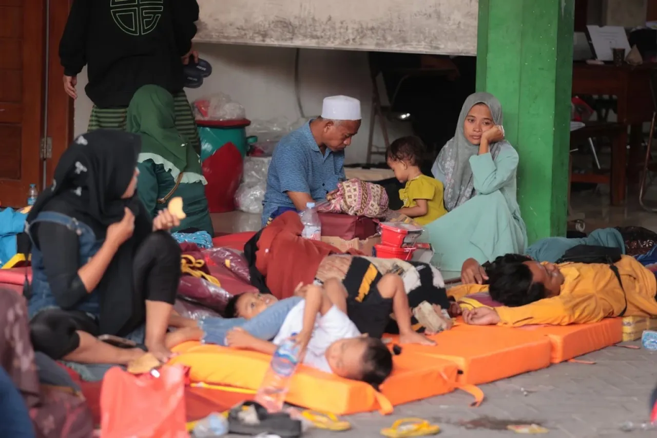 Santri yang Terjebak Reruntuhan, Merintih dan Menangis