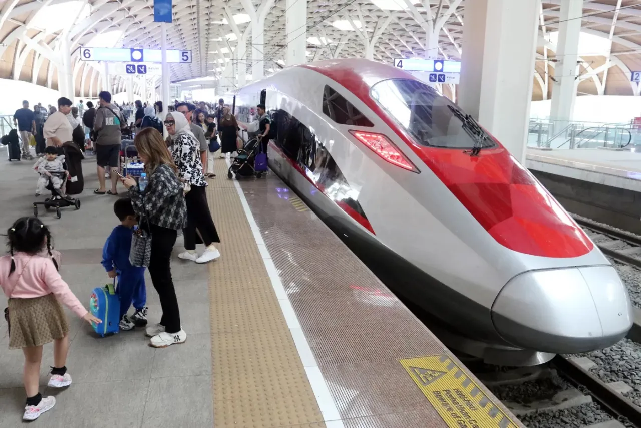 Kereta Cepat Whoosh Bermasalah, Danantara Cawe-cawe