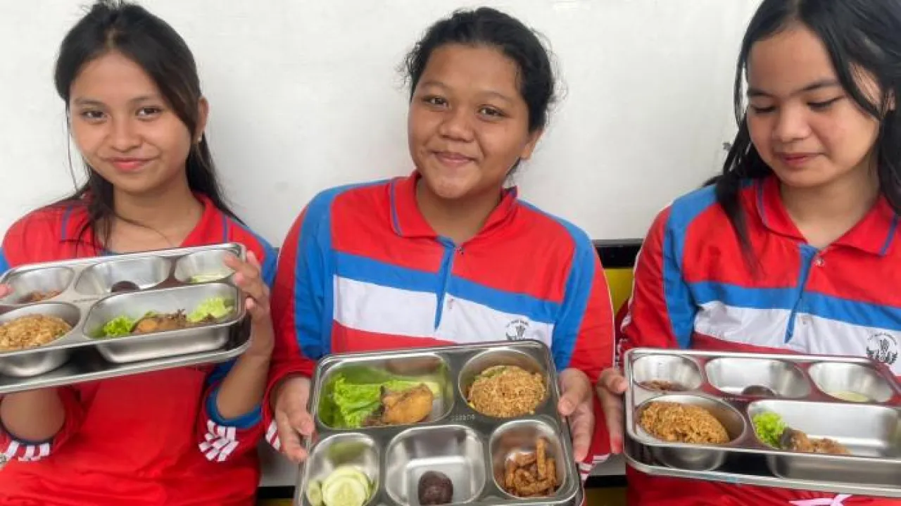 Prabowo Ultah ke 74, Serentak Menu MBG, Nasgor