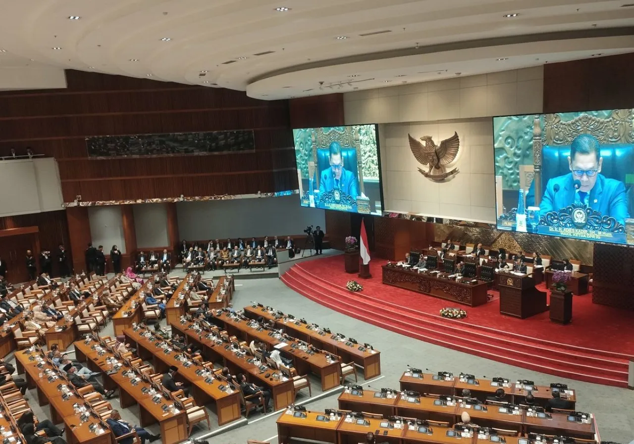 Anggota DPR, Dapat Pensiun, tak Layak