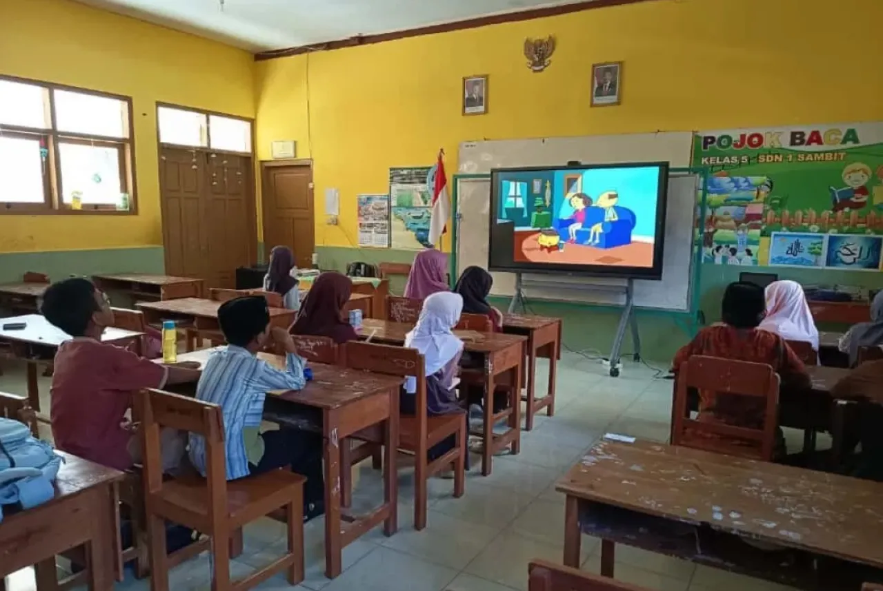 Ratusan Sekolah TK-SMP di Ponorogo Terima Bantuan ‘Smart Digital Screen’