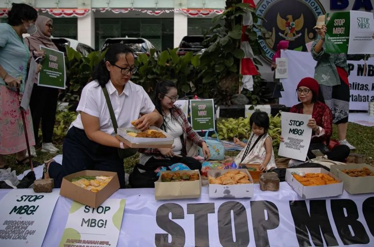 "Suara Ibu Indonesia" Geruduk Kantor BGN, Stop MBG