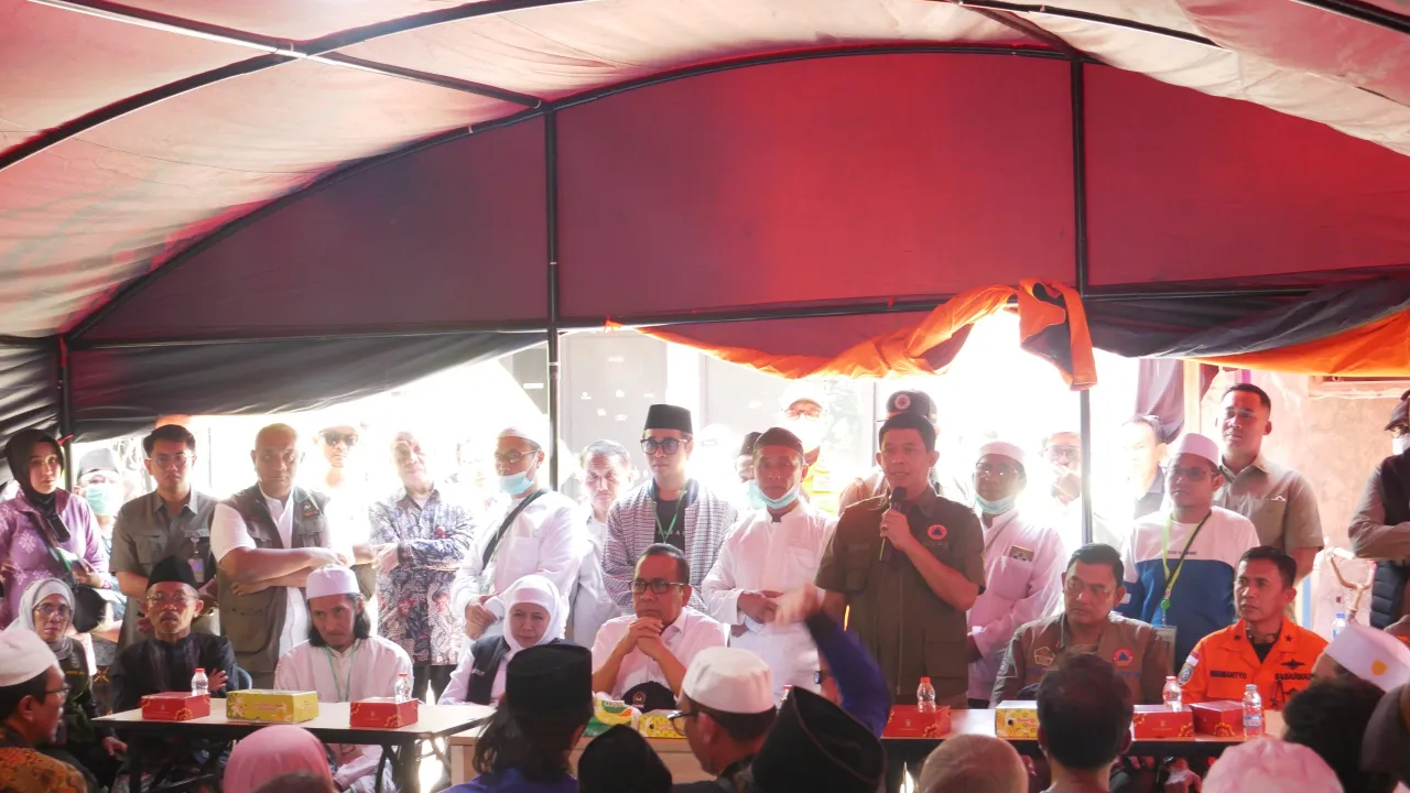Wali Santri Sepakati Evakuasi Korban dengan Alat Berat