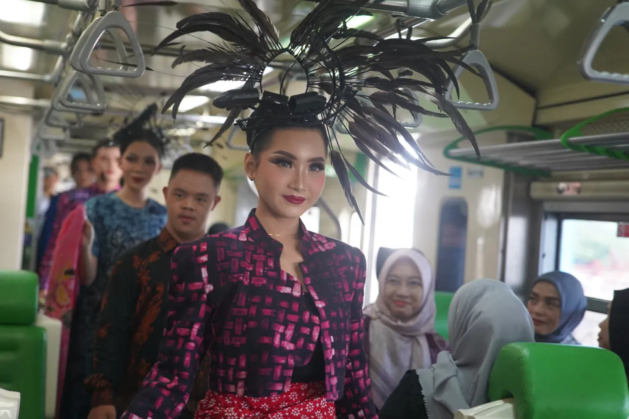 KAI Daop 7 Madiun Ajak Disabilitas Rayakan Hari Batik Nasional