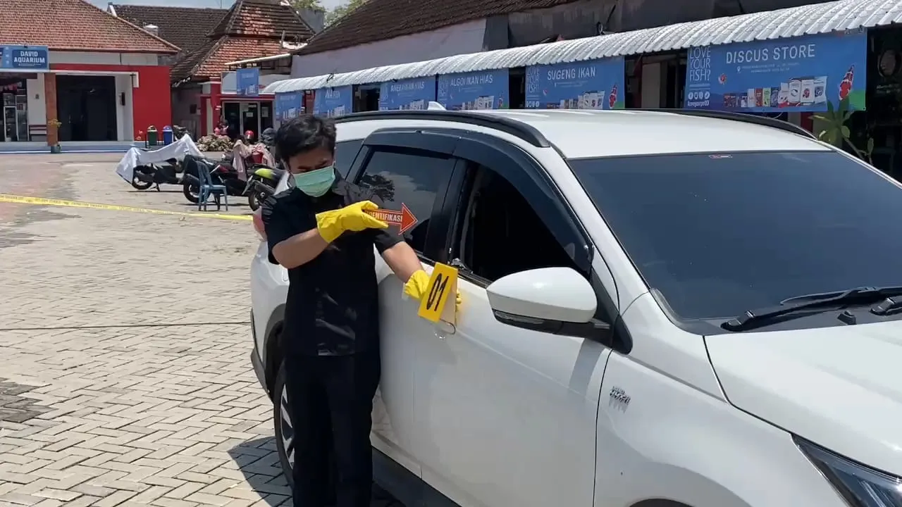 Warga Blitar Jadi Korban Pencurian Modus Pecah Kaca Mobil
