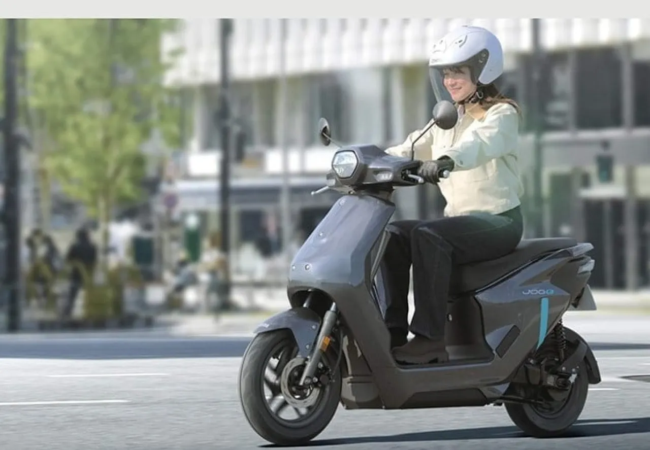Yamaha JOG E 2025, Skuter Listrik Mungil yang Dilengkapi Baterai Portabel