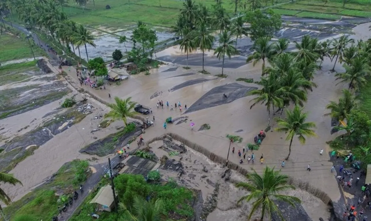 Diterjang Material Banjir Lahar, Tanggul Sungai Regoyo di Lumajang Jebol 150 Meter 