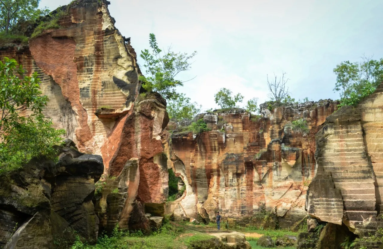 Indahnya Bukit Pelalangan Arosbaya, Bernuansa Ala Antelope Canyon yang Fotogenik