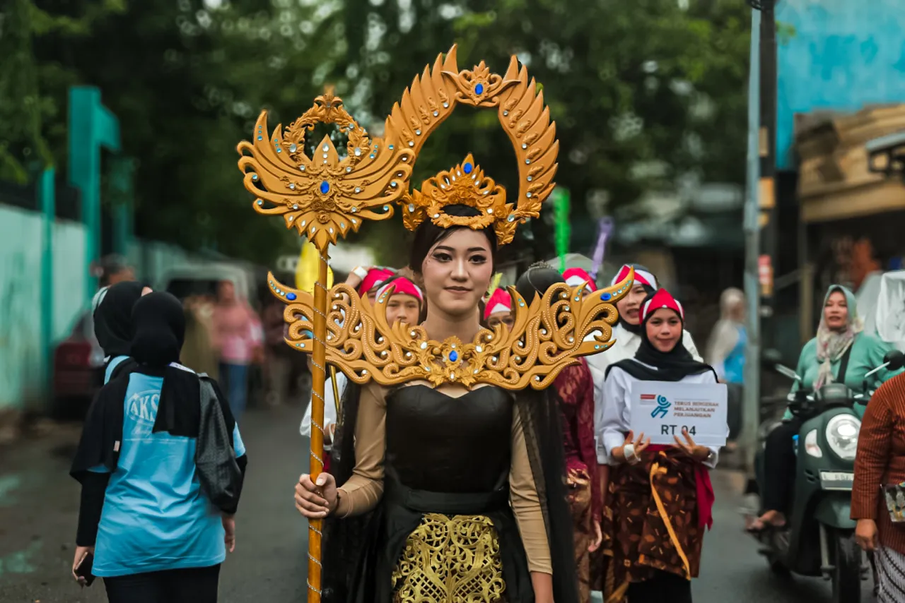 Karnaval 10 November Warnai Pengabdian Masyarakat AKSARA 2025 di Krembangan Utara