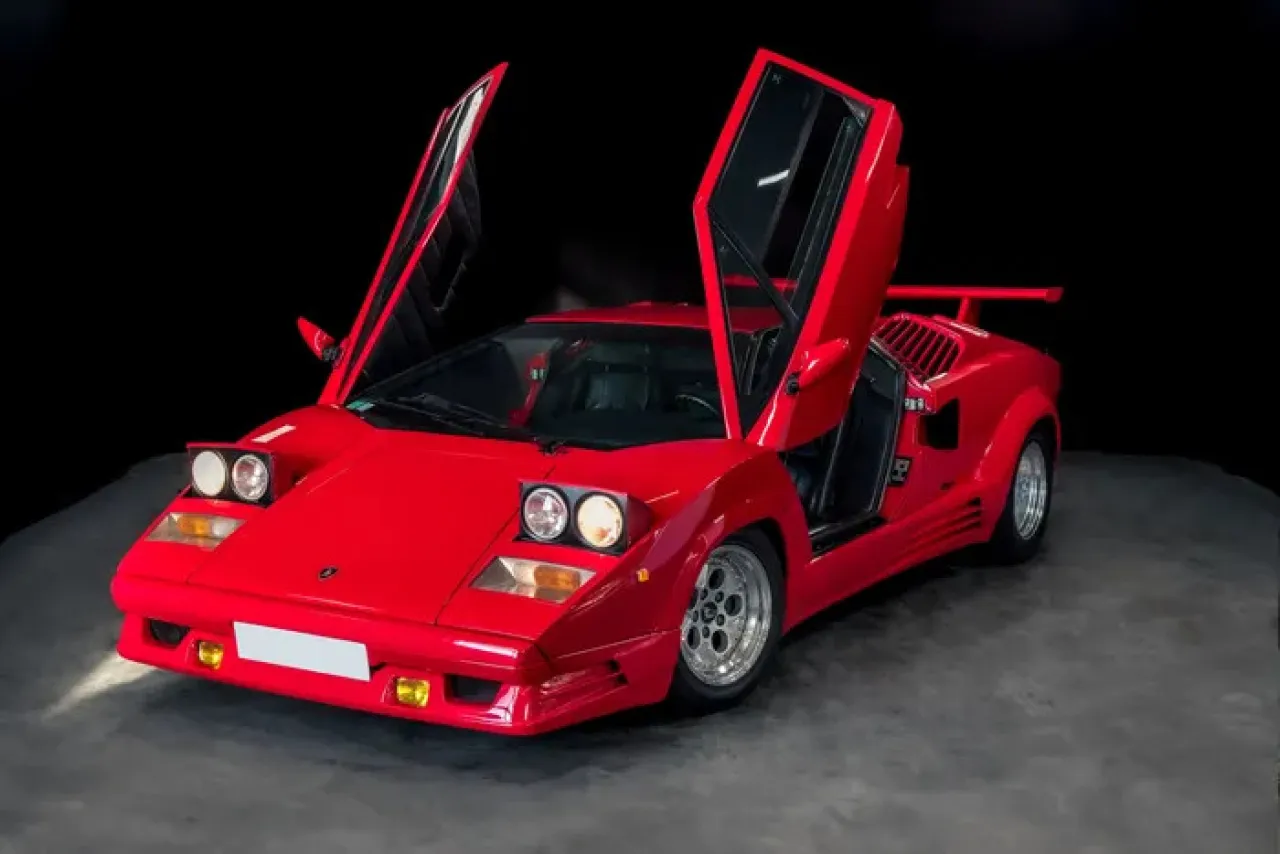 Supercar Klasik Lamborghini Countach 25th Anniversary Jadi Rebutan Kolektor