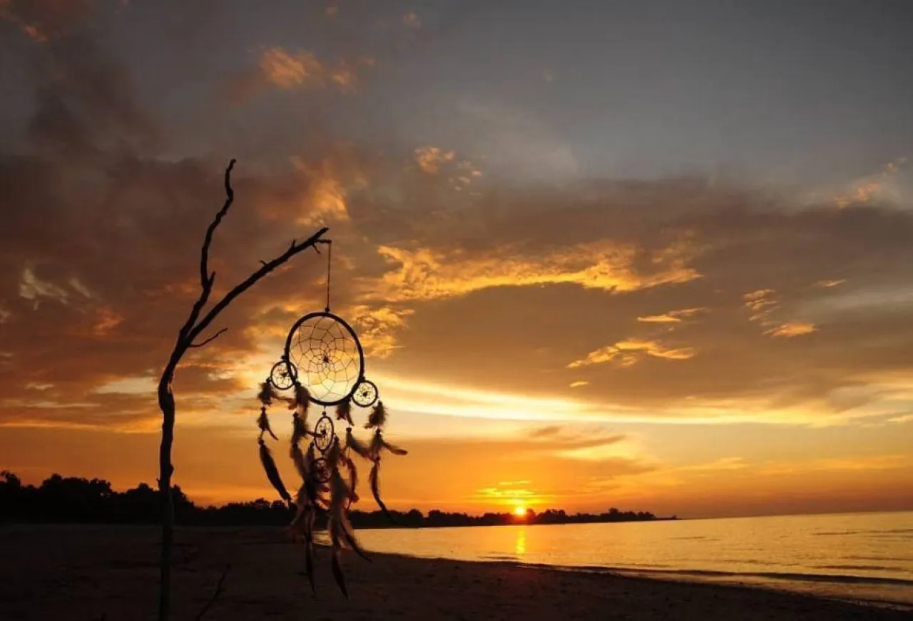 Pesona Pantai Martajasah, Suguhkan Alam Autentik dengan Sunset Memukau