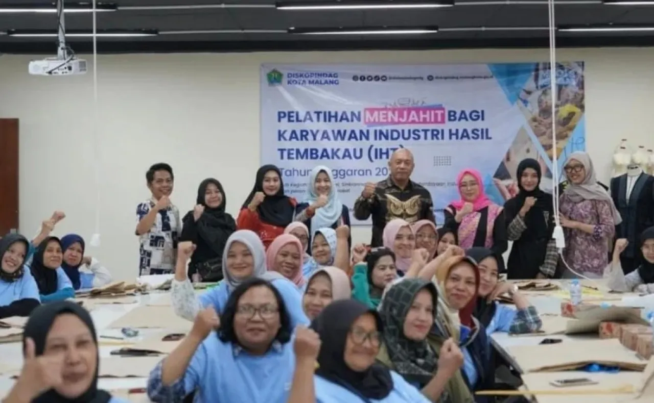 Dorong Kemandirian Pekerja IHT, Pemkot Malang Gelar Pelatihan Menjahit