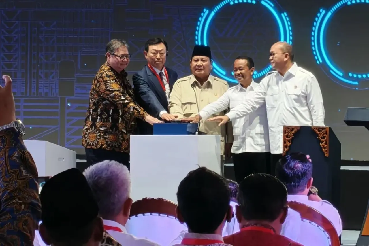 Prabowo Ngramesi Peresmian Pabrik Petrokimia ke Angka 8