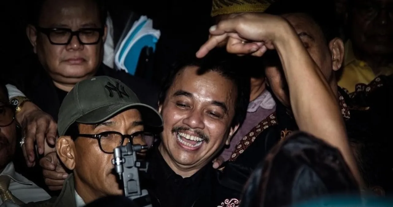 Baca juga : Dua Mantan Menteri SBY, Bergandengan Hadapi Jokowi