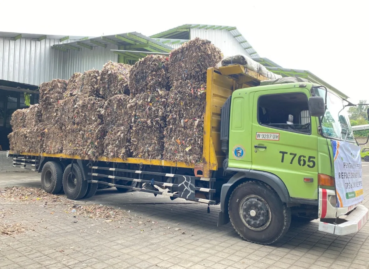 Inovatif! TPS3R di Banyuwangi Berhasil Kelola Sampah Plastik Jadi Bahan Bakar RDF