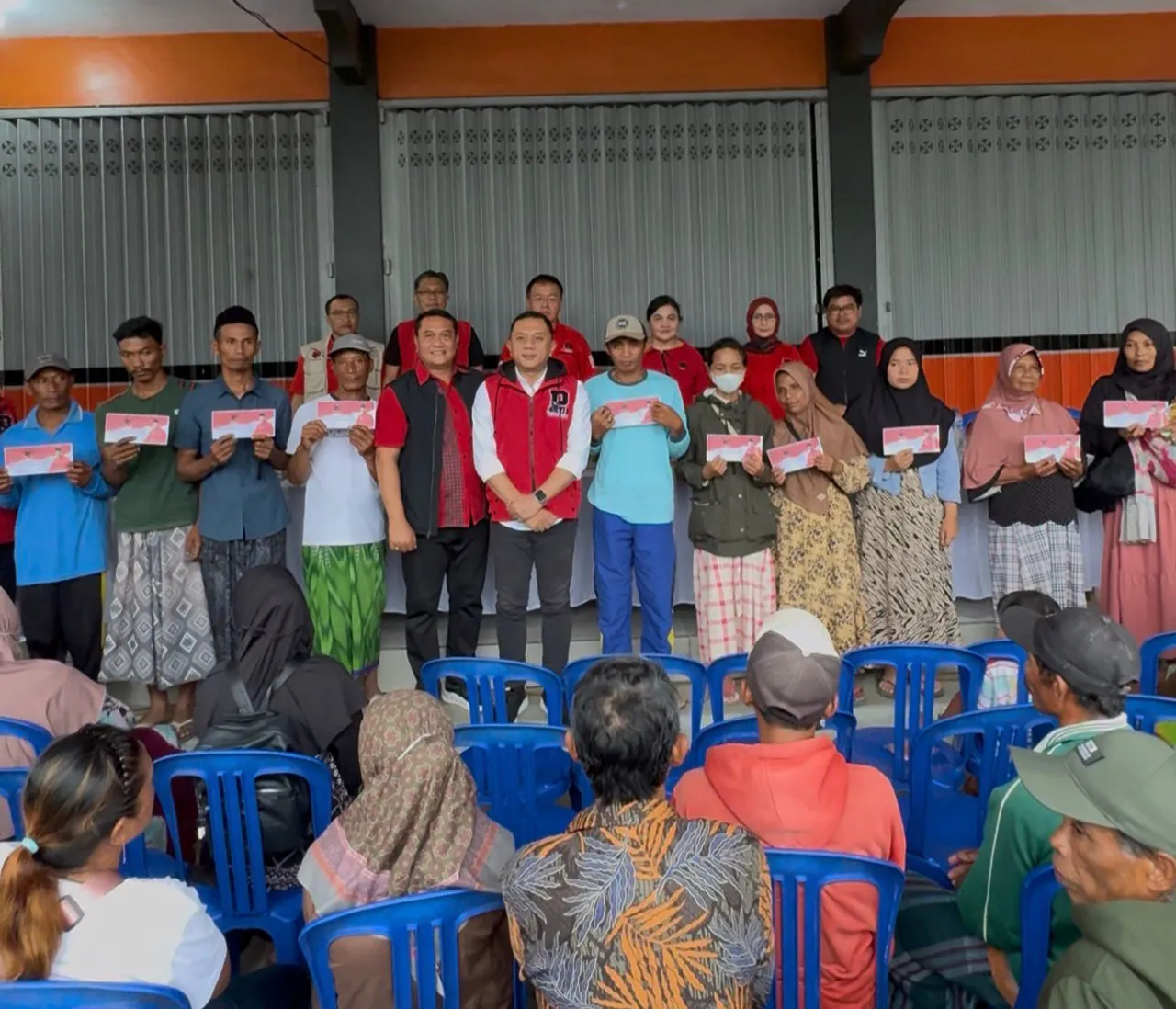 Terjunkan Baguna, Solidaritas PDI Perjuangan Jatim untuk Korban Erupsi Semeru