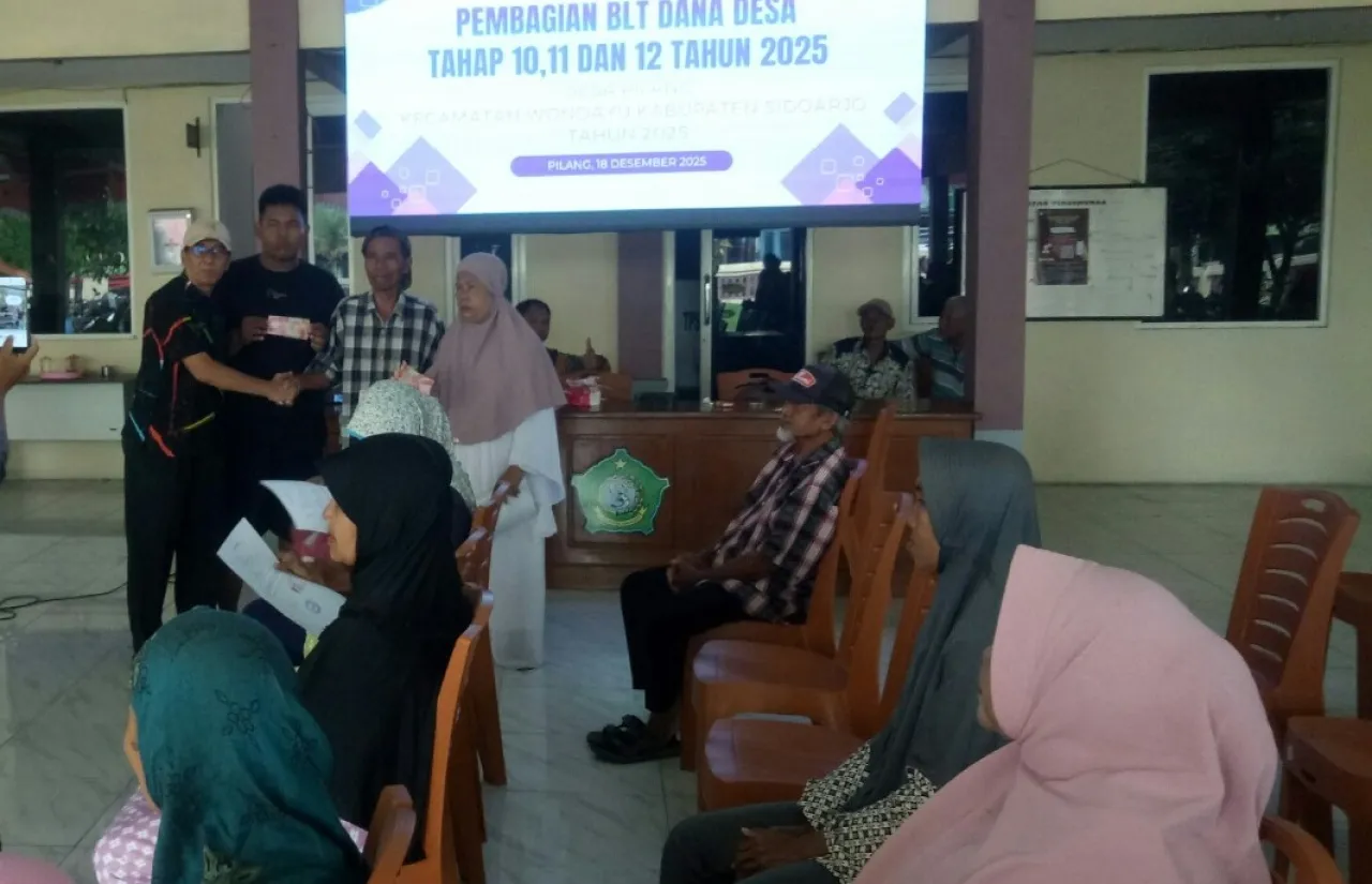 Puluhan Keluarga Penerima Manfaat di Desa Pilang Sidoarjo Terima BLT-DD