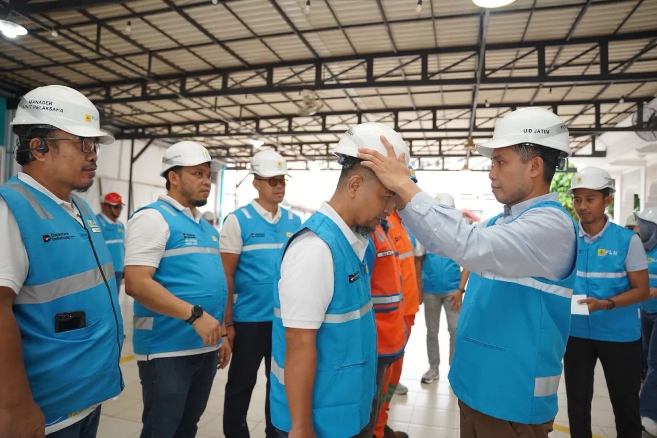 Terjunkan Relawan, PLN Jatim Bantu Pemulihan Listrik Pascabanjir dan Longsor di Aceh