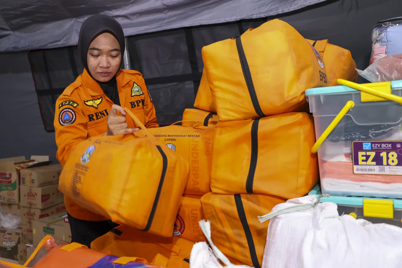 Pemkot Surabaya Kirim 2,2 Ton Beras dan Donasi Rp194,9 Juta untuk Korban Bencana di Sumatera