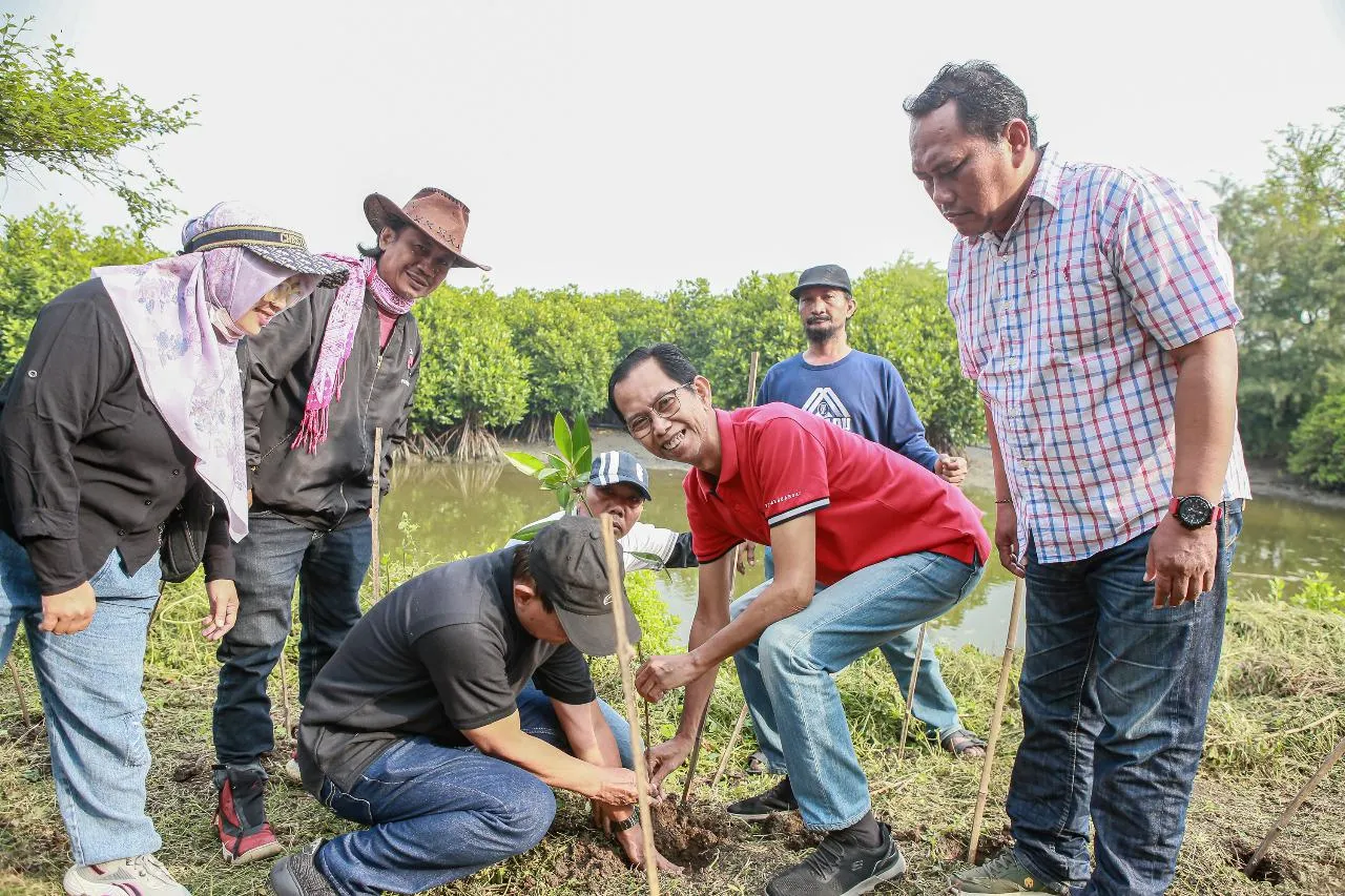 Baca juga : Ajak Lestarikan Alam, Bersama Kader Banteng dan Warga, Adi Sutarwijono Lakukan Tanam Mangrove