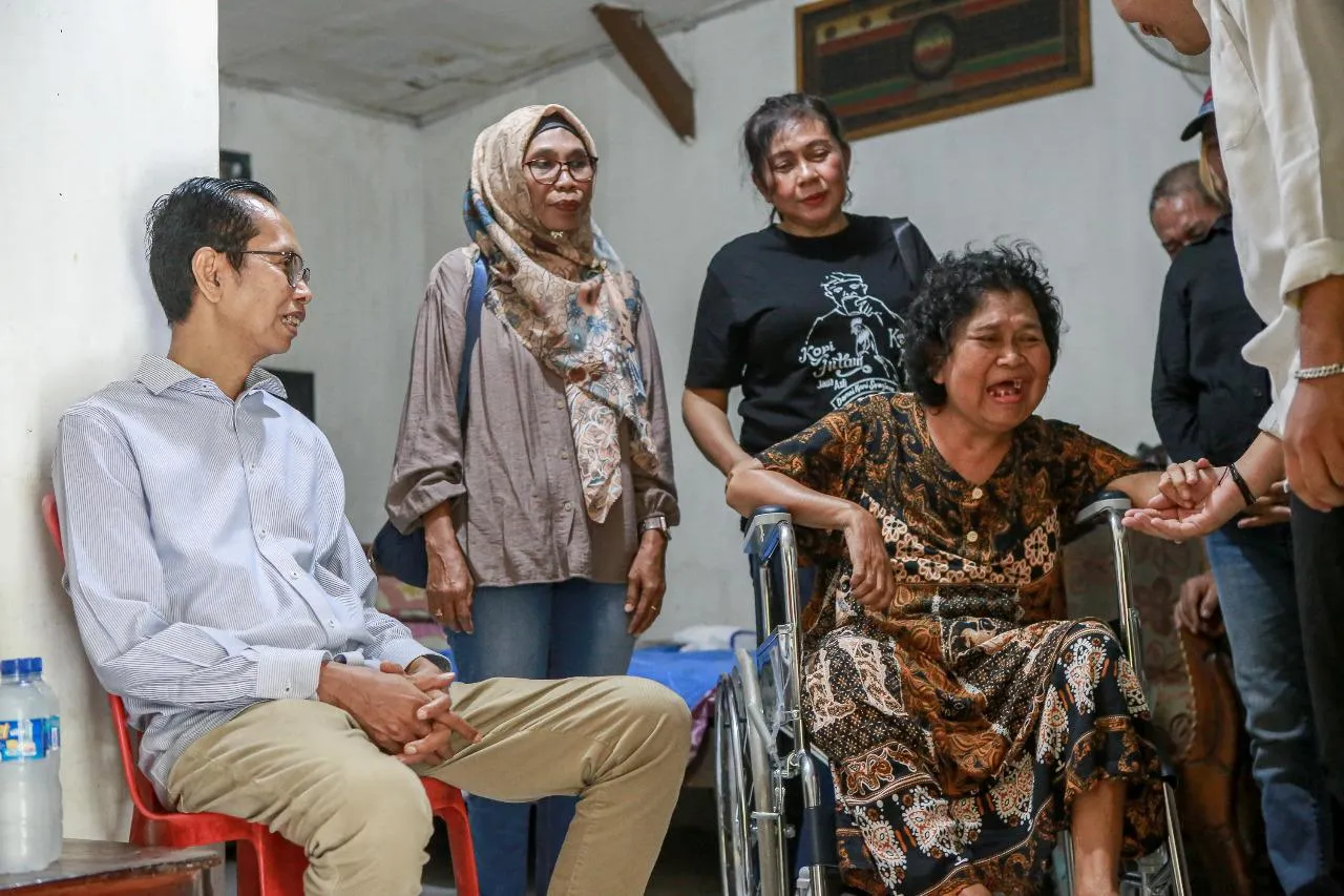 Baca juga : Blusukan ke Lakarsantri, Adi Sutarwijono Kunjungi Pemohon Rutilahu dan Bantu Kursi Roda Warga Sakit