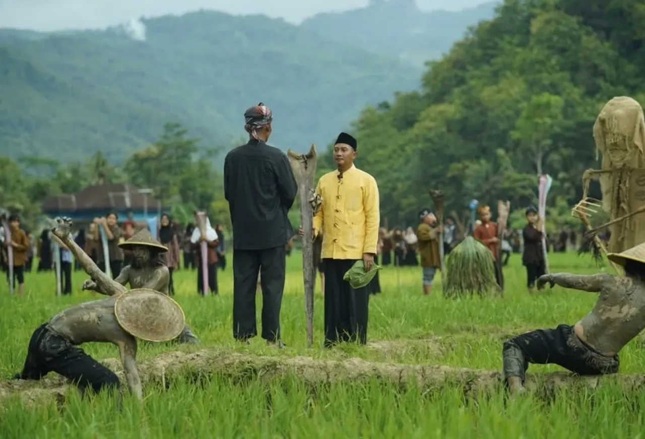 Jaga Harmoni Alam, Masyarakat Adat di Pacitan Gelar Ritual "Thetek Melek" di Hamparan Sawah